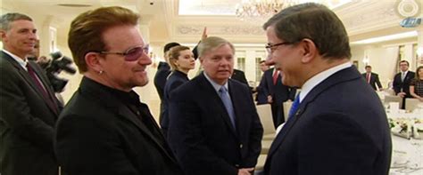 D­a­v­u­t­o­ğ­l­u­ ­U­2­­n­u­n­ ­s­o­l­i­s­t­i­ ­B­o­n­o­ ­i­l­e­ ­g­ö­r­ü­ş­t­ü­ ­-­ ­H­a­b­e­r­l­e­r­